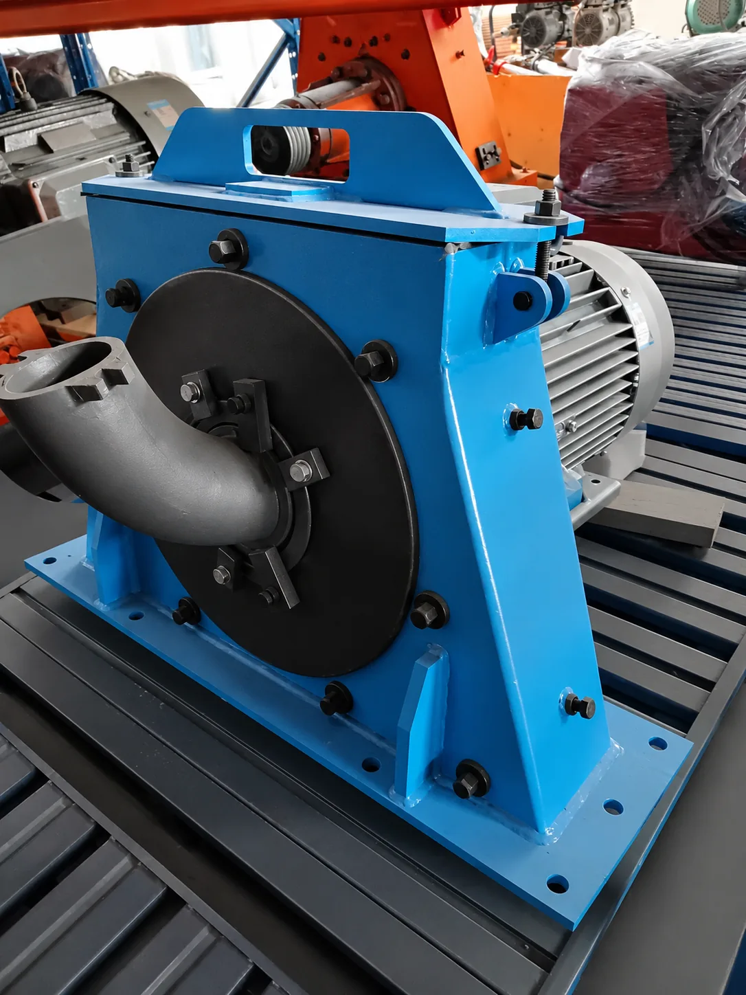 Direct drive blast wheel assembly for shot blasting machines